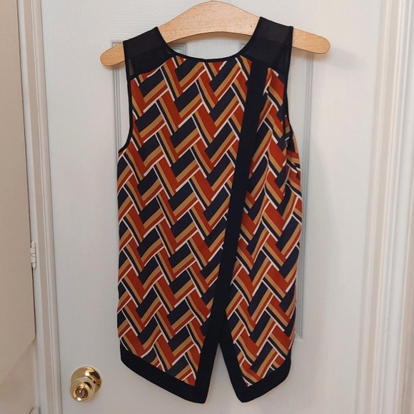 Suzy Shier Geometric Top with Opened Back - Picture 2 of 4
